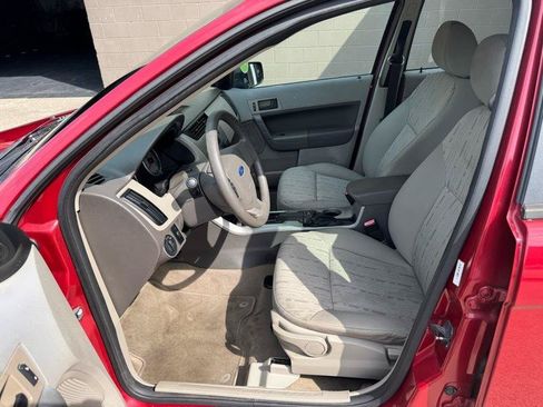 Used 2010 Ford Focus SE FWD image 14