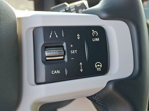 Used 2025 Land Rover Defender 110 X-Dynamic SE AWD/4WD image 24
