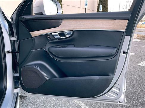 Used 2025 Volvo XC90 T8 Plus image 22