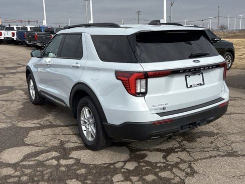 Used 2025 Ford Explorer Active image 5