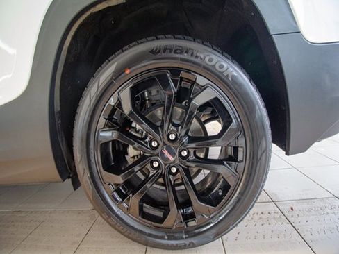 Used 2022 GMC Terrain SLE w/ Driver Convenience Package image 25