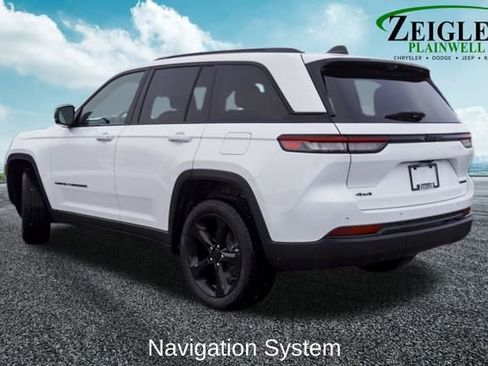 Used 2023 Jeep Grand Cherokee Limited w/ Luxury Tech Group II image 2