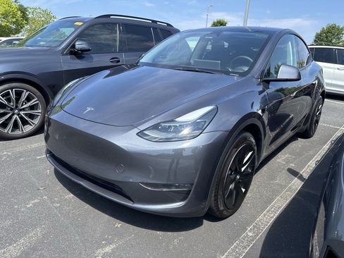 Used 2023 Tesla Model Y AWD image 12
