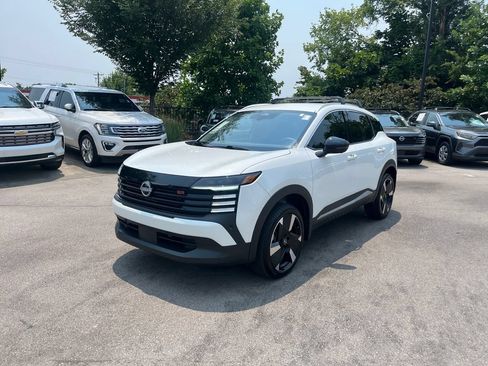 Certified 2026 Nissan Kicks SR FWD image 4