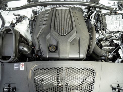 Certified 2026 Porsche Macan AWD/4WD image 35