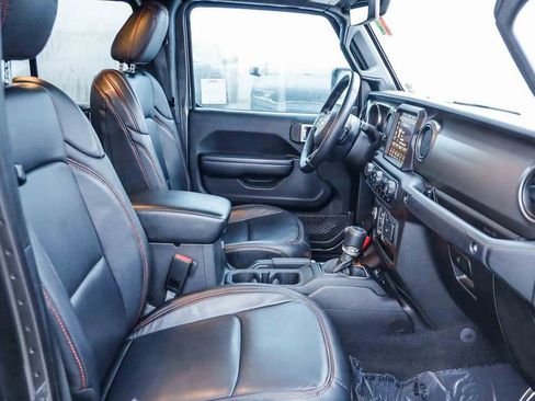 Certified 2021 Jeep Gladiator Willys image 18
