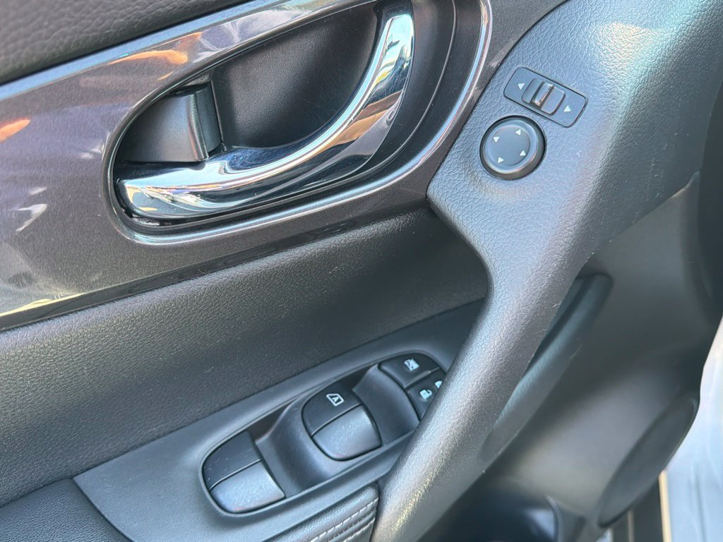 Used 2020 Nissan Rogue SV AWD/4WD image 24