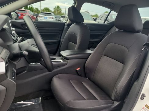 Used 2025 Nissan Altima 2.5 SV FWD image 19