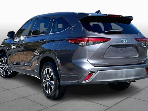 Used 2021 Toyota Highlander XLE image 12