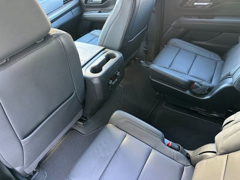 Used 2026 Chevrolet Suburban LT w/ Comfort Package RWD image 13