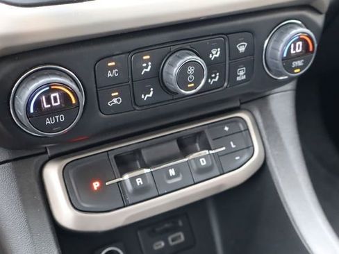 Used 2023 GMC Acadia Denali FWD image 27