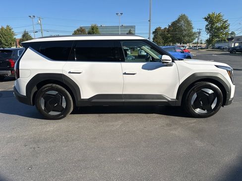 New 2026 Kia EV9 Wind image 5