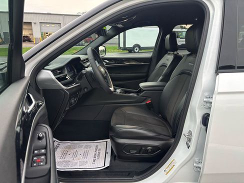 Used 2023 Jeep Grand Cherokee Trailhawk w/ Luxury Tech Group III AWD/4WD image 9
