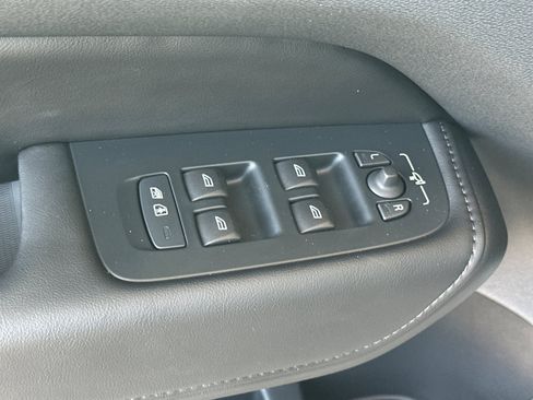 Certified 2023 Volvo XC60 T8 Plus AWD/4WD image 12