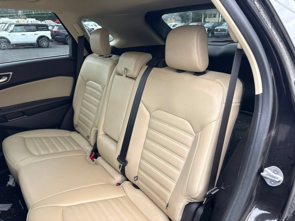 Used 2023 Ford Edge SEL AWD/4WD image 7