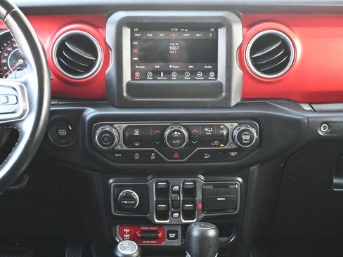 Used 2019 Jeep Wrangler Unlimited Rubicon AWD/4WD image 17