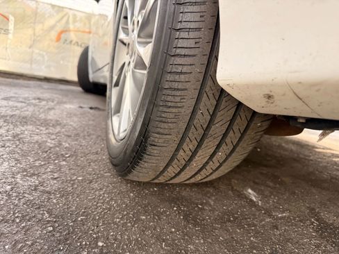 Used 2017 Ford Fusion SE w/ Fusion SE Technology Package image 40