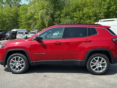 Certified 2023 Jeep Compass Latitude AWD/4WD image 4