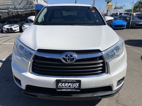 Used 2016 Toyota Highlander LE FWD image 3