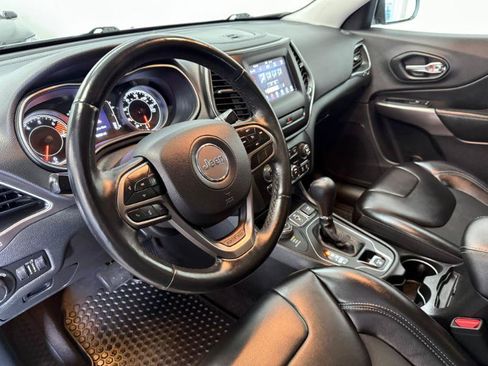 Used 2019 Jeep Cherokee Latitude Plus w/ Cold Weather Group AWD/4WD image 11
