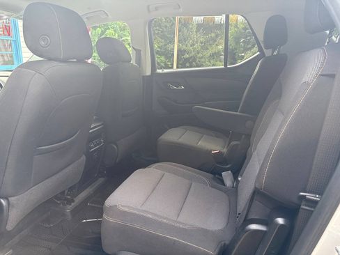 Used 2019 Chevrolet Traverse LT FWD image 9