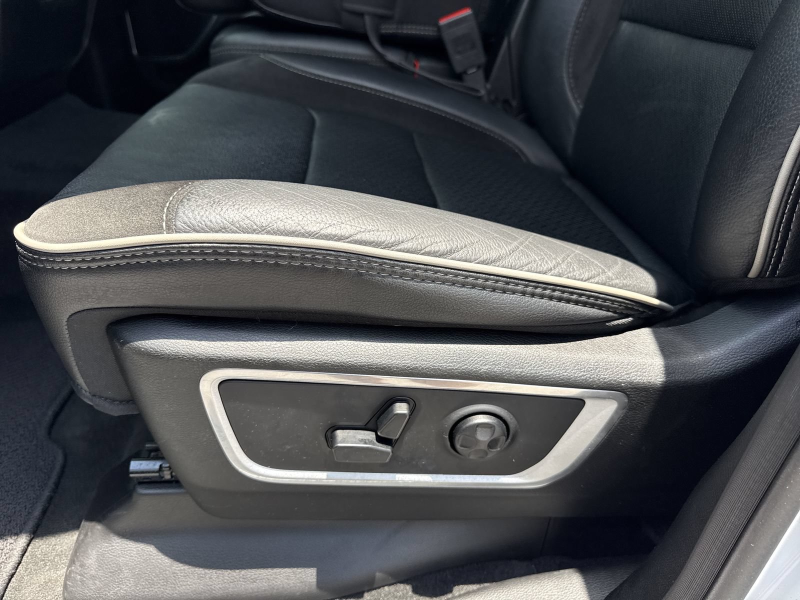 Used 2021 RAM 1500 Laramie AWD/4WD image 19