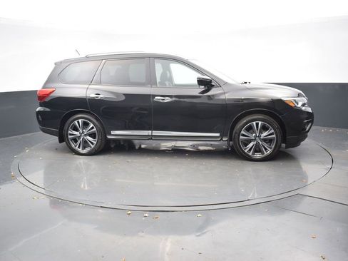 Used 2017 Nissan Pathfinder Platinum w/ Cargo Package image 7