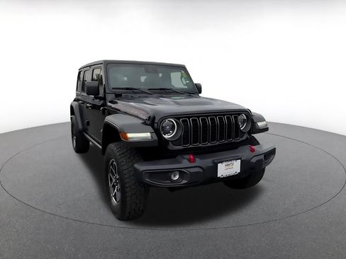 Used 2025 Jeep Wrangler Unlimited Rubicon AWD/4WD image 3