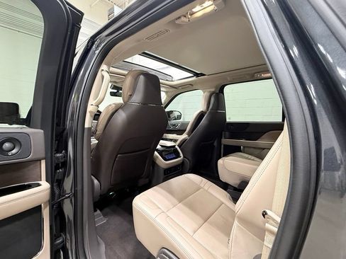 Used 2024 Lincoln Navigator L Reserve AWD/4WD image 39