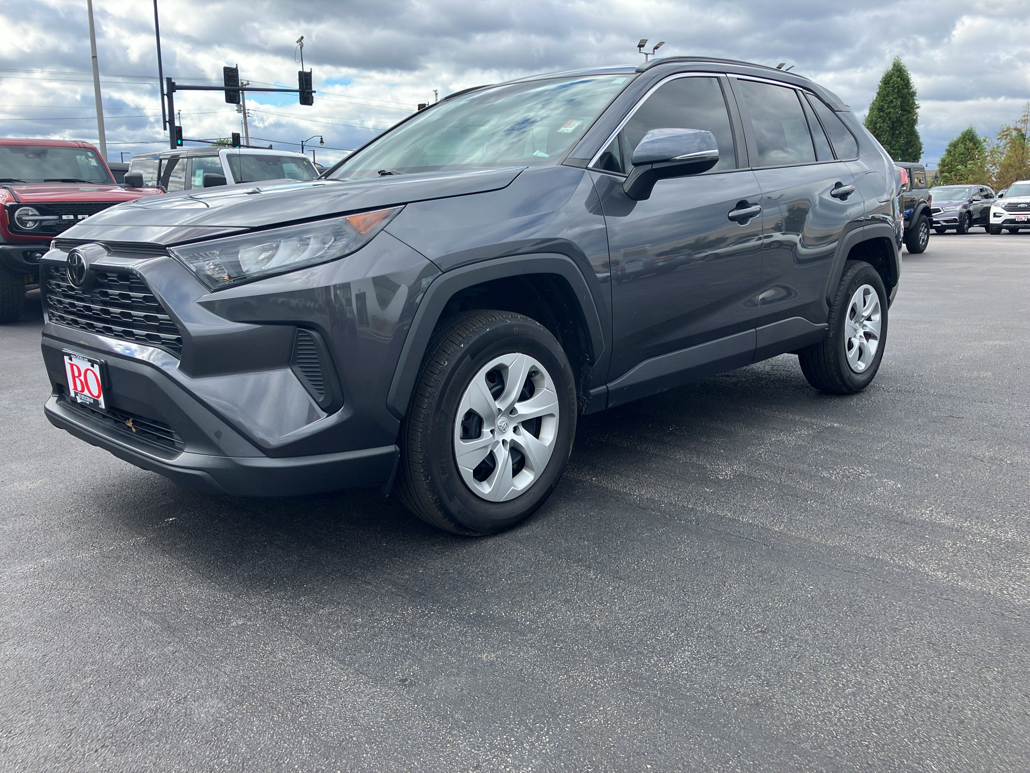 Used 2021 Toyota RAV4 LE AWD/4WD image 2