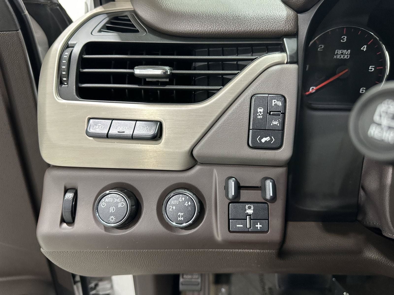 Used 2016 GMC Yukon Denali w/ Open Road Package AWD/4WD image 17