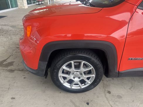 Used 2020 Jeep Renegade Latitude w/ LED Lighting Group FWD image 2