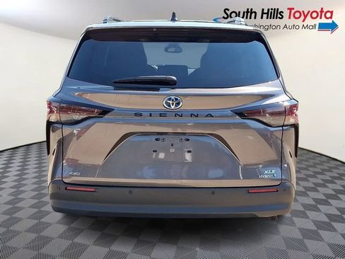 Used 2023 Toyota Sienna XLE AWD/4WD image 5