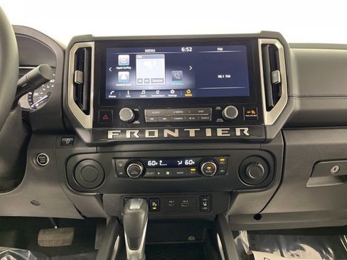 Used 2025 Nissan Frontier SV w/ SV Convenience Package RWD image 21