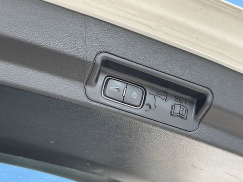 Used 2022 Ford Explorer Limited AWD/4WD image 8