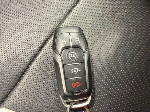 Used 2015 Ford F150 Lariat w/ Equipment Group 502A Luxury AWD/4WD image 28