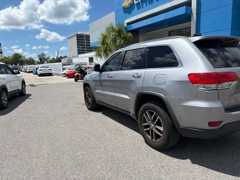 Used 2018 Jeep Grand Cherokee Limited AWD/4WD image 4