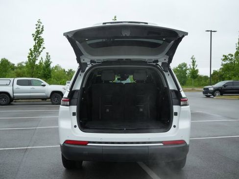 Used 2023 Jeep Grand Cherokee L Limited AWD/4WD image 17