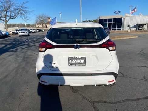 Used 2021 Nissan Kicks S image 7