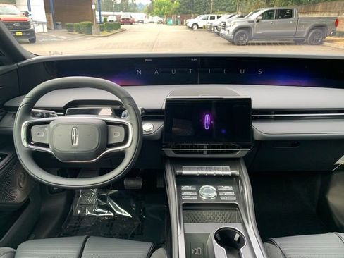 New 2025 Lincoln Nautilus Reserve image 20