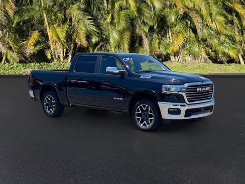 Used 2025 RAM 1500 Laramie AWD/4WD image 2