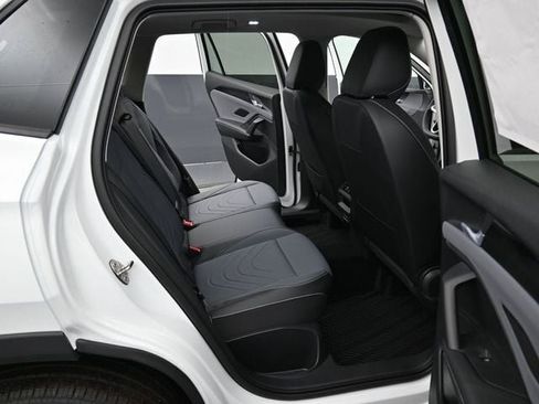 New 2026 Volkswagen Tiguan SE image 13