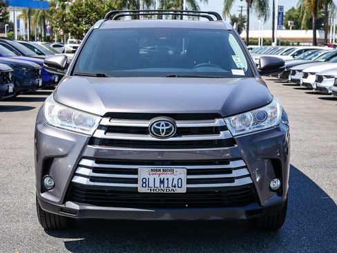 Used 2019 Toyota Highlander XLE image 2