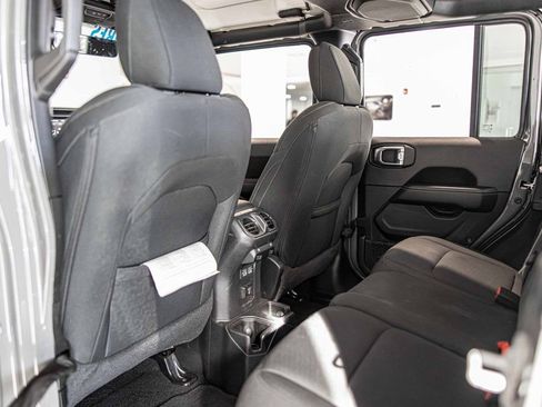 Used 2022 Jeep Wrangler Unlimited Sahara w/ Cold Weather Group image 33