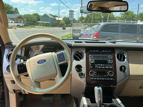 Used 2013 Ford Expedition XLT RWD image 14