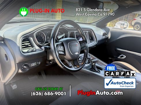 Used 2019 Dodge Challenger SXT RWD image 5