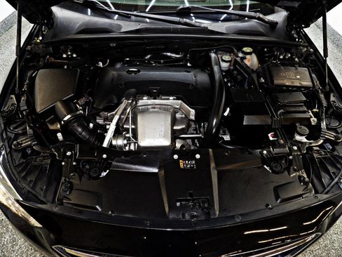 Used 2018 Buick Regal Preferred image 22