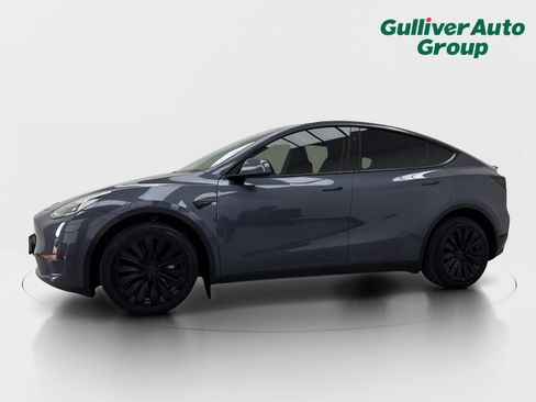 Used 2023 Tesla Model Y Long Range AWD/4WD image 2