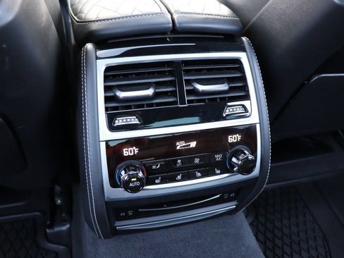 Used 2020 BMW 750i xDrive w/ Executive Package AWD/4WD image 75
