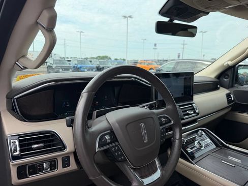 Used 2023 Lincoln Navigator L Reserve AWD/4WD image 12